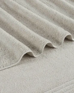 Southern Tide Performance Oversized Bath Towel